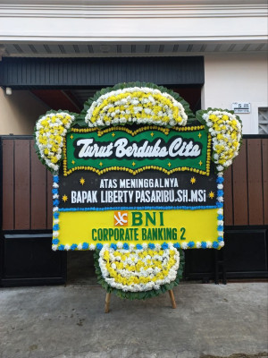 Papan Bunga Duka di Mandioli Selatan