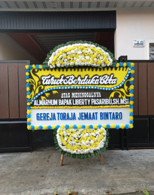 Papan Bunga Duka di Mandioli Selatan