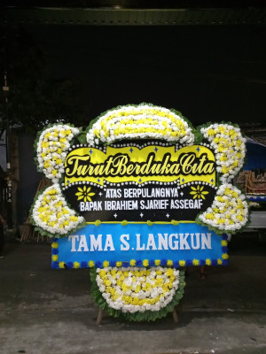 Papan Bunga Duka di Mandioli Selatan